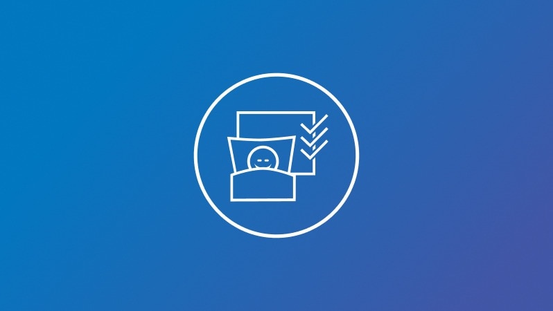 Icon eines Betts und Checklisten auf blauem Hintergrund.