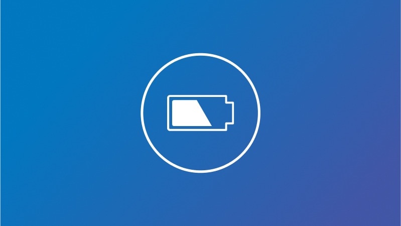 Symbol einer aufladenden Batterie auf einem blauen Hintergrund