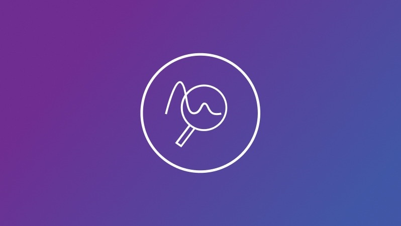 Symbol einer Lupe, die eine Kurve und ein Dokument darstellt, auf einem violetten Hintergrund.
